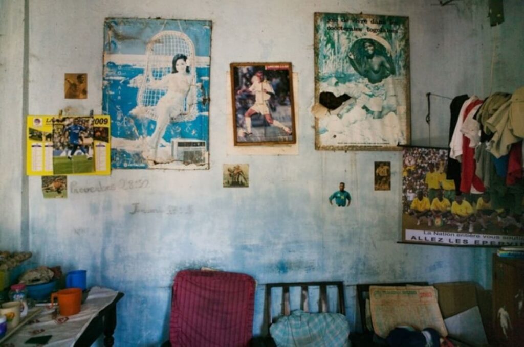 Frank Selim and Ferdinands living room Lomé Togo Jessica Hilltout (1)